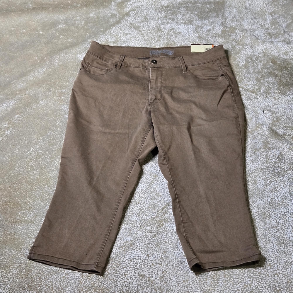 Faded Glory Brown Capris 355